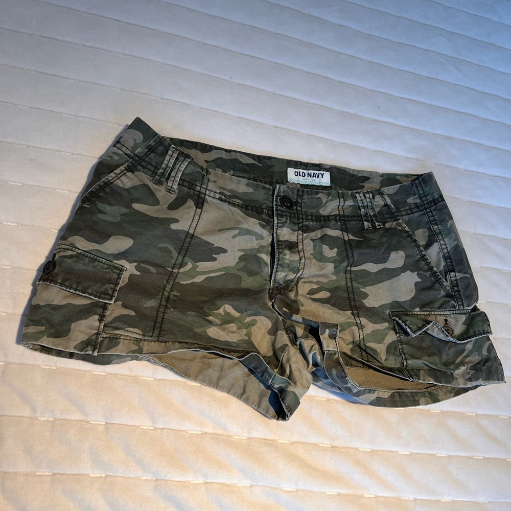 Old Navy Women's Green Camo Cargo Shorts
